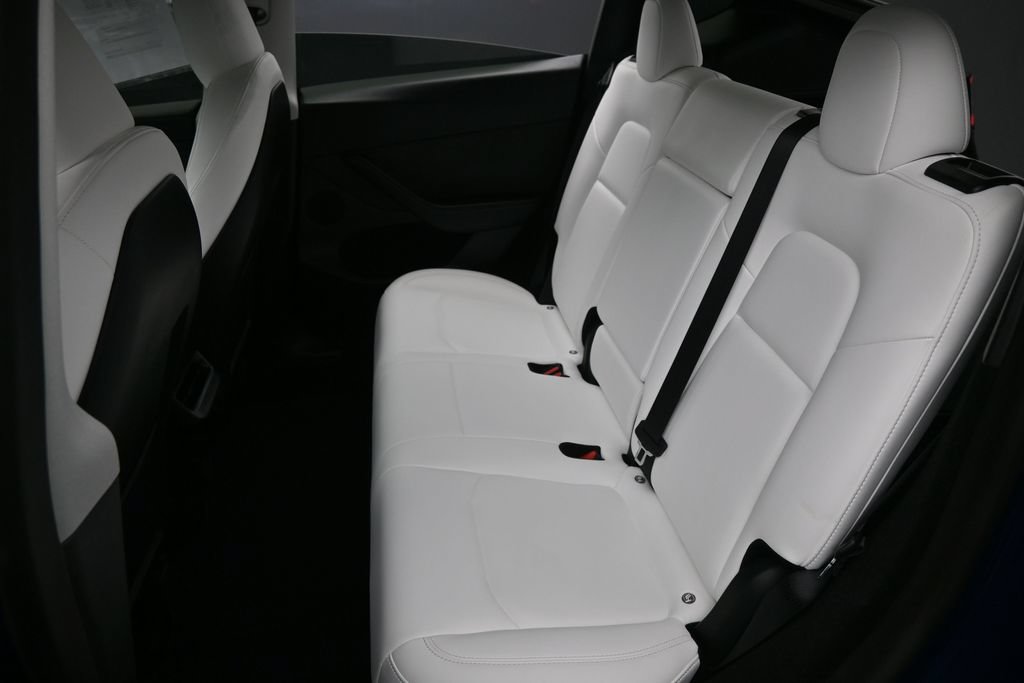 Used 2024 Tesla Model Y 2WD image 31