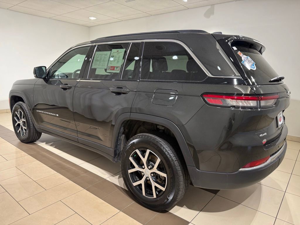 Used 2024 Jeep Grand Cherokee Limited AWD/4WD image 3