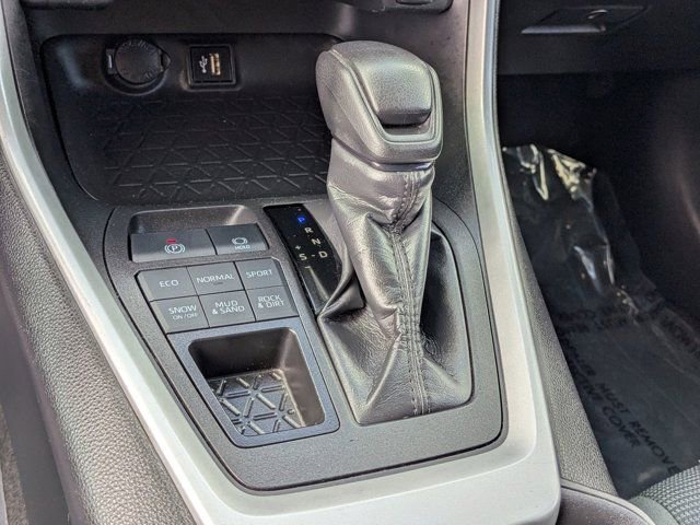 Used 2024 Toyota RAV4 LE AWD/4WD image 19