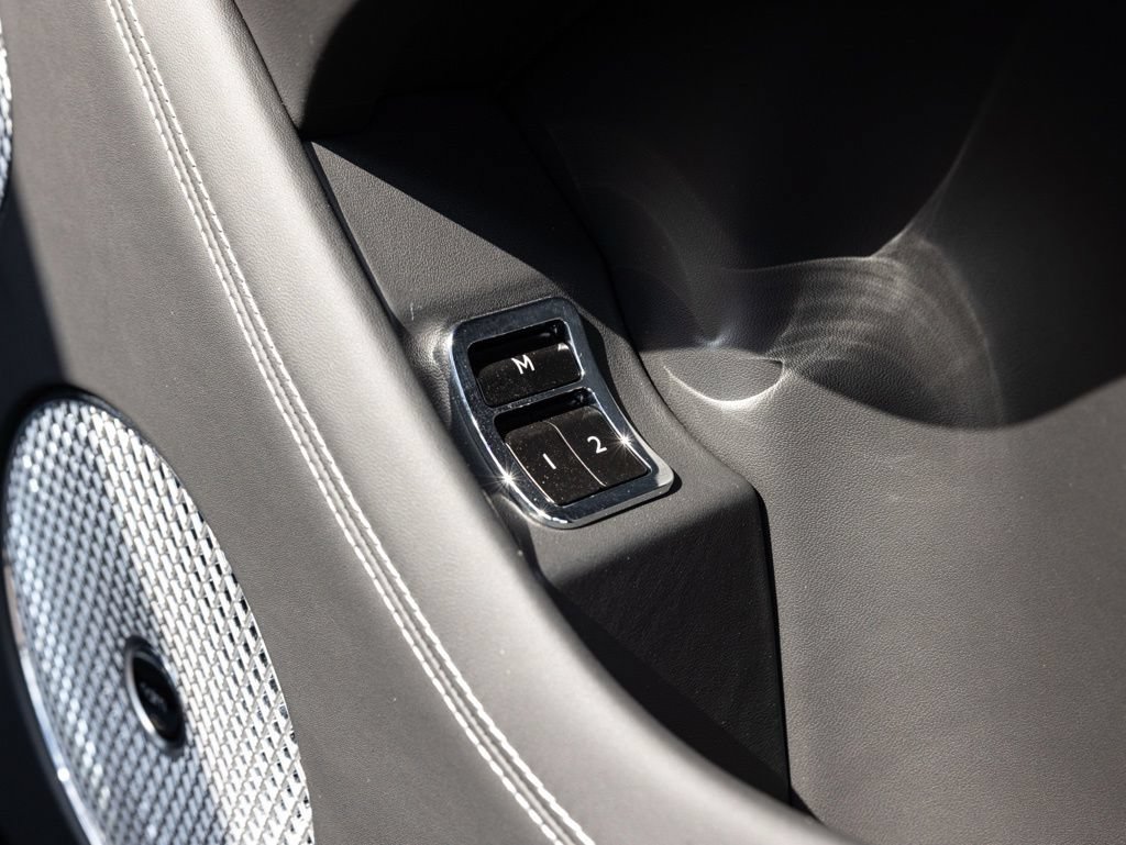 Used 2025 Bentley Bentayga AWD/4WD image 76