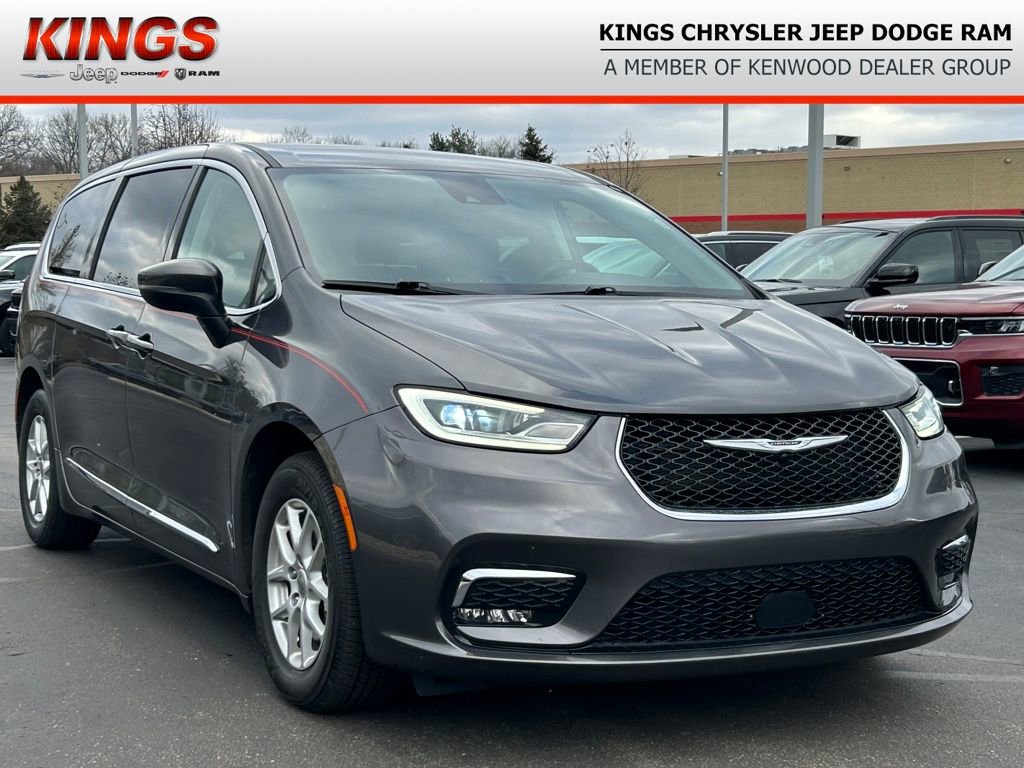 Certified 2023 Chrysler Pacifica Touring-L image 1