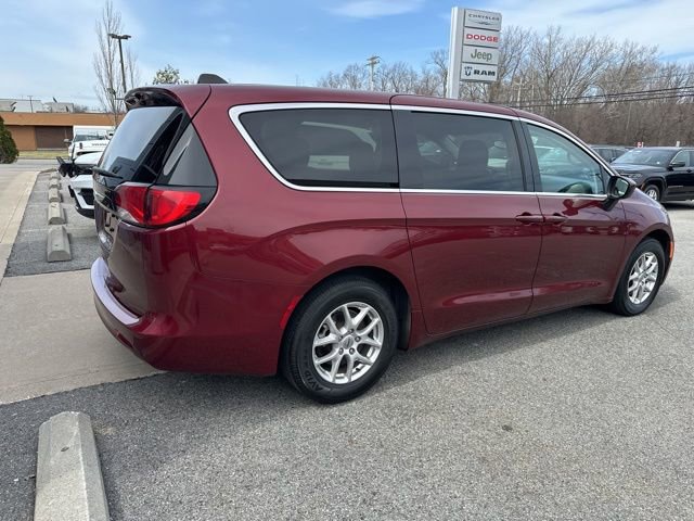 Certified 2023 Chrysler Voyager LX image 8