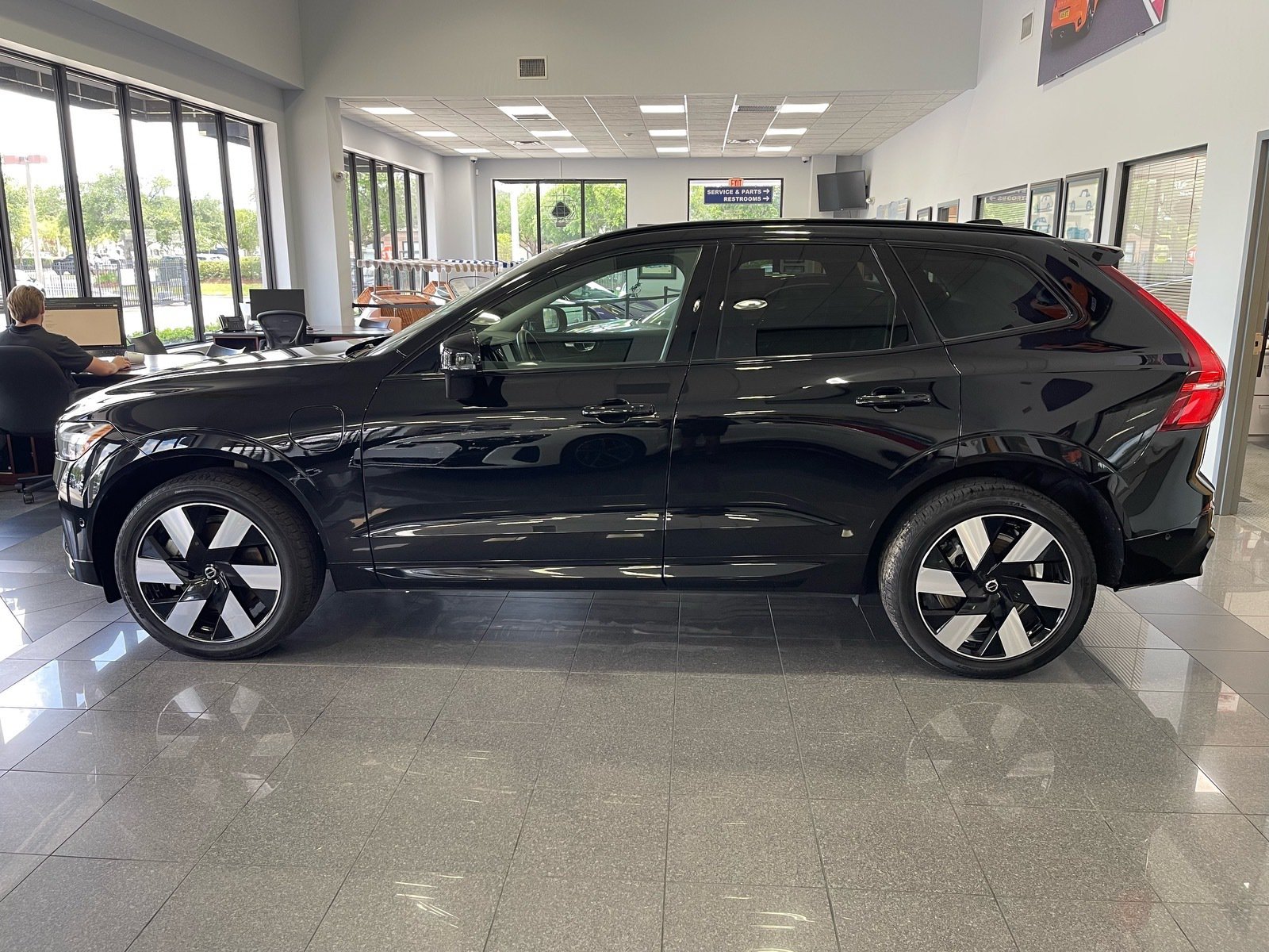 Used 2024 Volvo XC60 T8 Plus AWD/4WD image 2