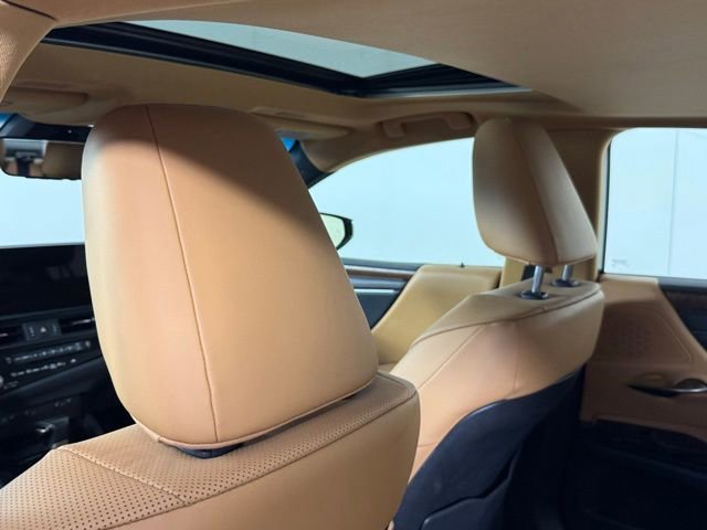 Used 2025 Lexus ES 300h w/ Premium Package image 25