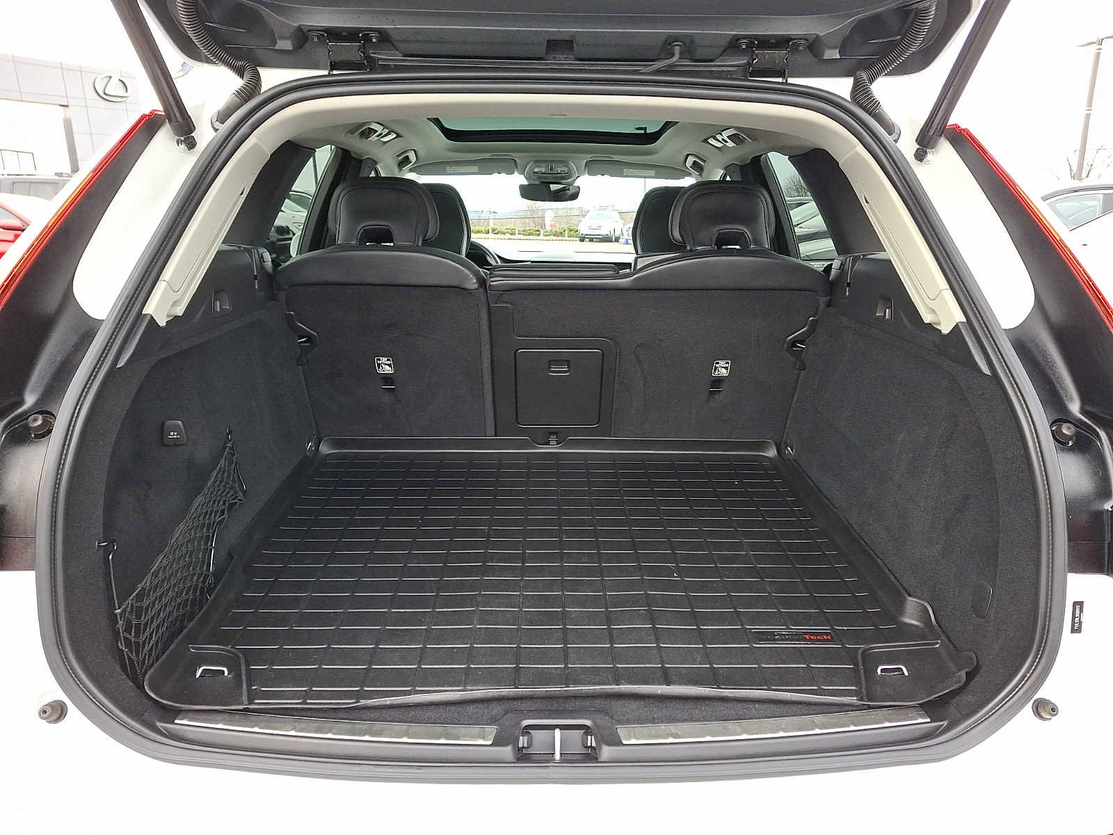 Used 2022 Volvo XC60 B5 Inscription image 24