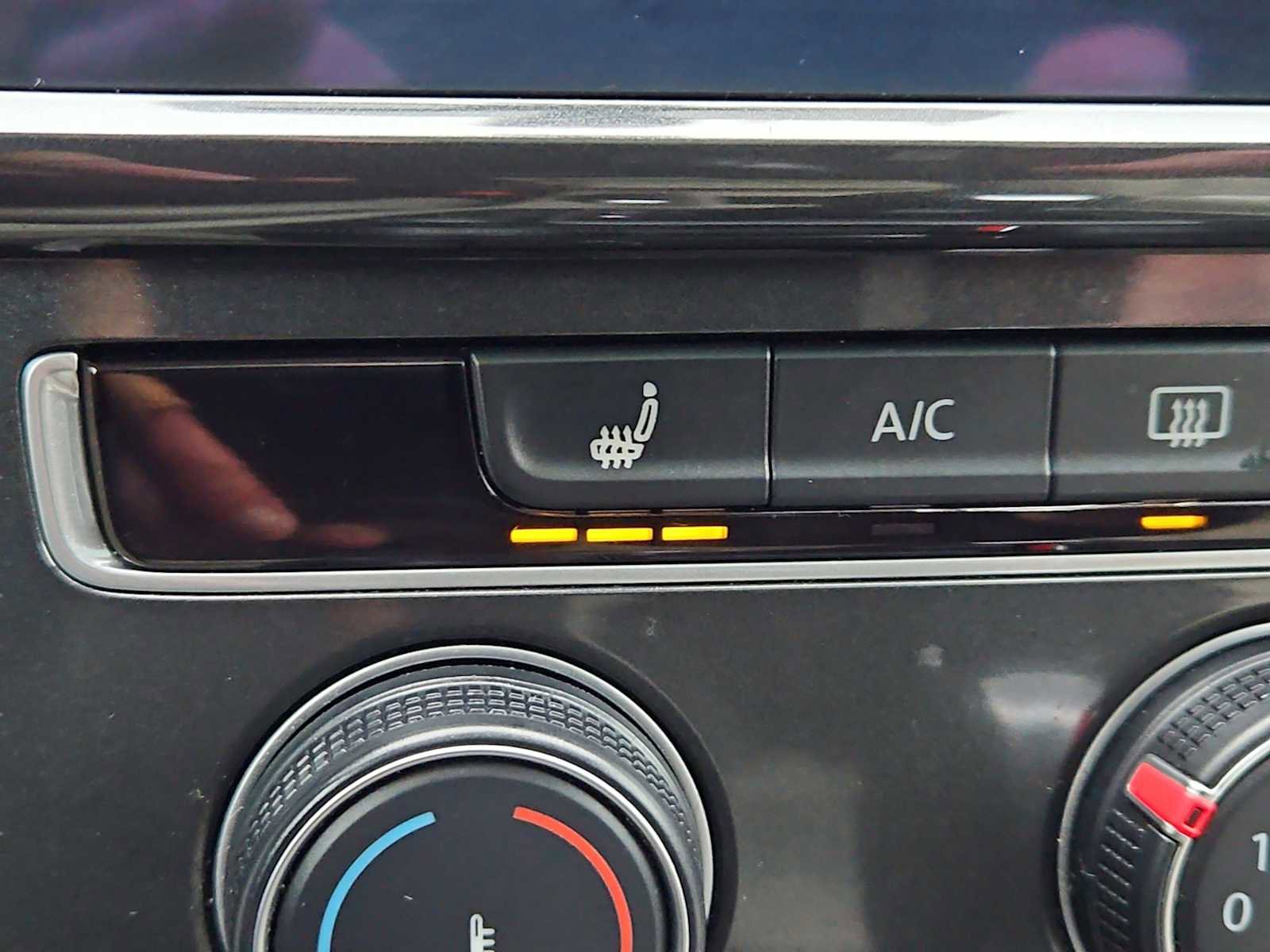 Used 2018 Volkswagen Golf SE image 19