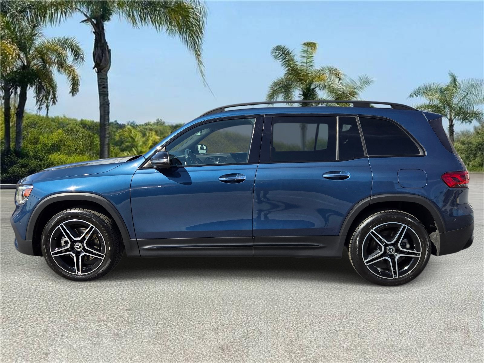 Used 2021 Mercedes-Benz GLB 250 image 2