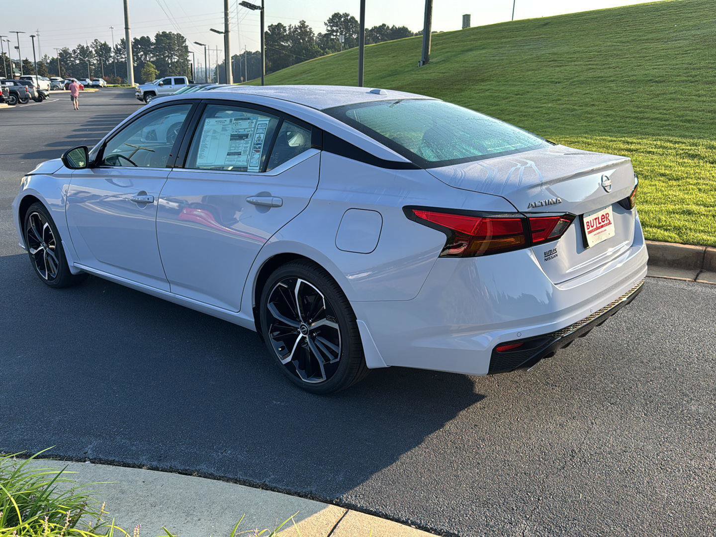 New 2025 Nissan Altima 2.5 SR image 3