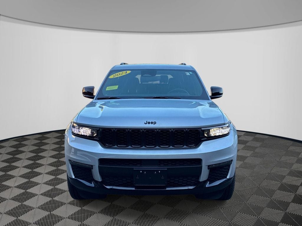 Used 2024 Jeep Grand Cherokee L Limited w/ Black Appearance Package AWD/4WD image 2