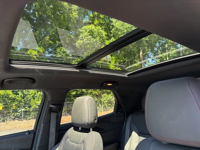 Used 2023 Chevrolet TrailBlazer RS w/ Sun and Liftgate Package FWD image 35
