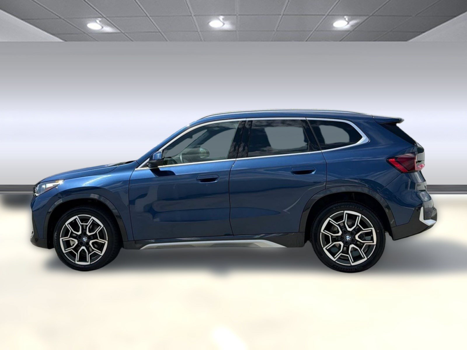 Used 2025 BMW X1 xDrive28i AWD/4WD image 2
