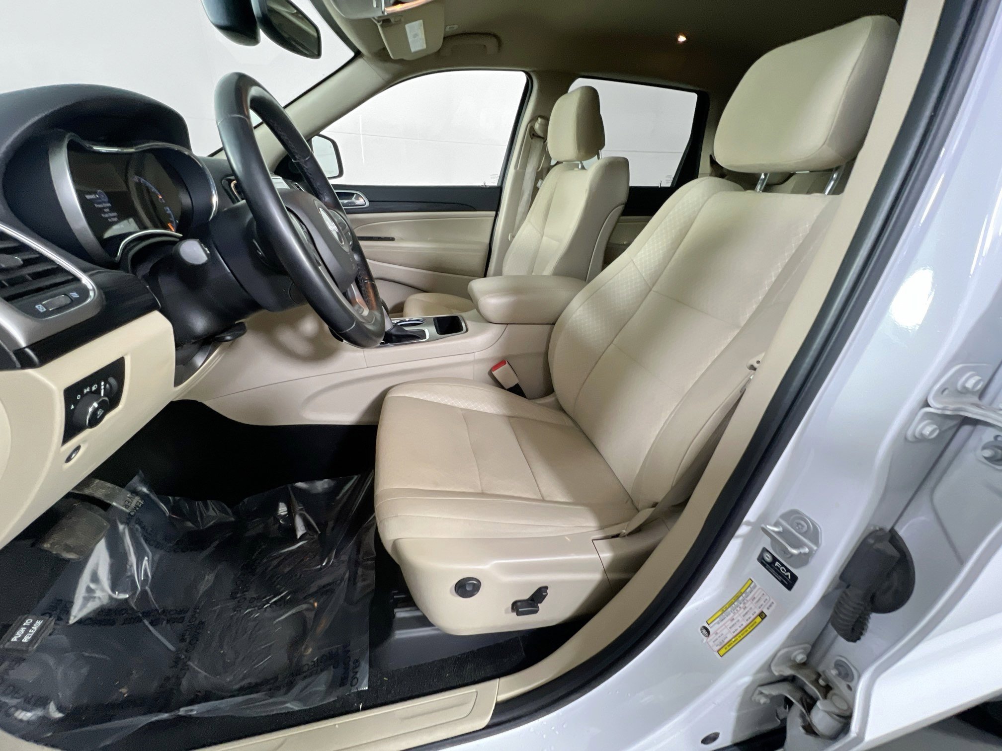 Used 2022 Jeep Grand Cherokee Laredo E w/ Security & Convenience Group image 21