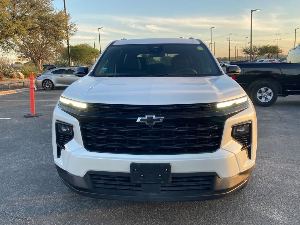 Used 2024 Chevrolet Traverse LT w/ Midnight/Sport Edition image 2