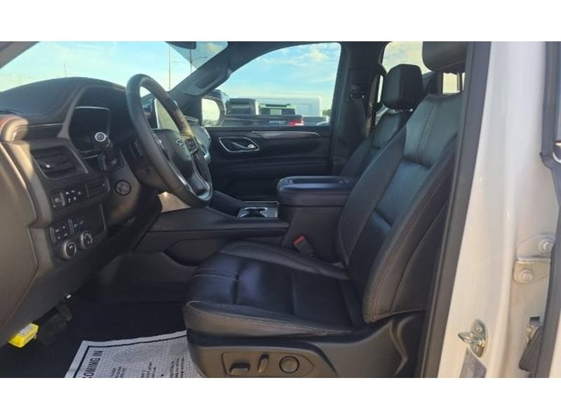 Used 2023 Chevrolet Suburban RST w/ Luxury Package AWD/4WD image 5