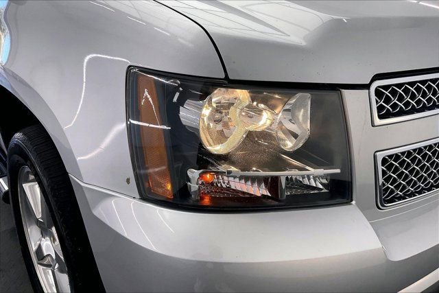 Used 2013 Chevrolet Avalanche LT AWD/4WD image 28