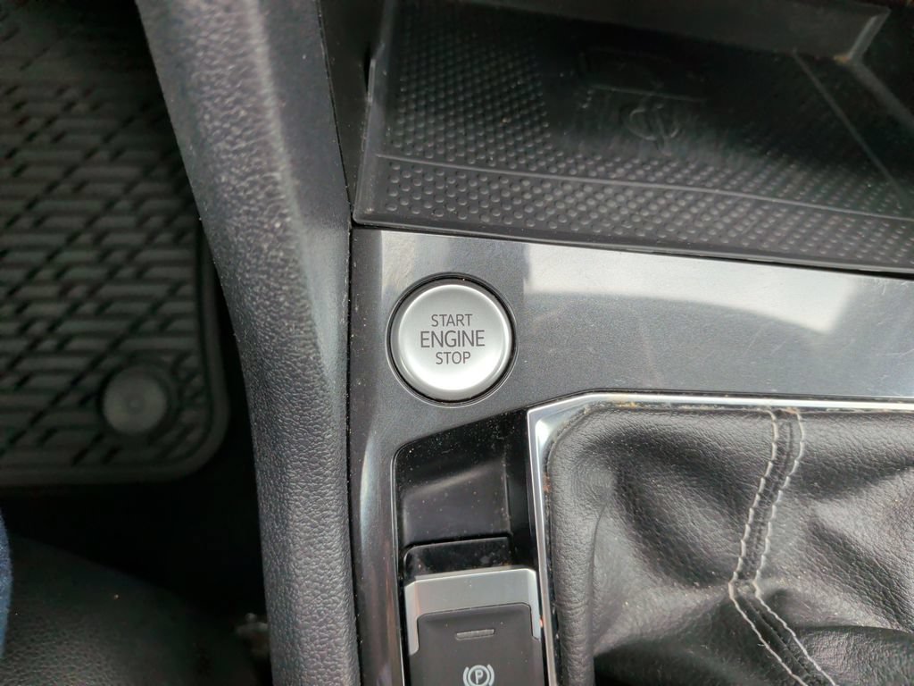 Used 2022 Volkswagen Tiguan SE AWD/4WD image 22