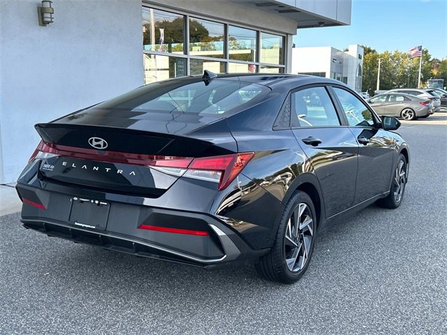 Certified 2025 Hyundai Elantra Sport w/ Cargo Package image 3