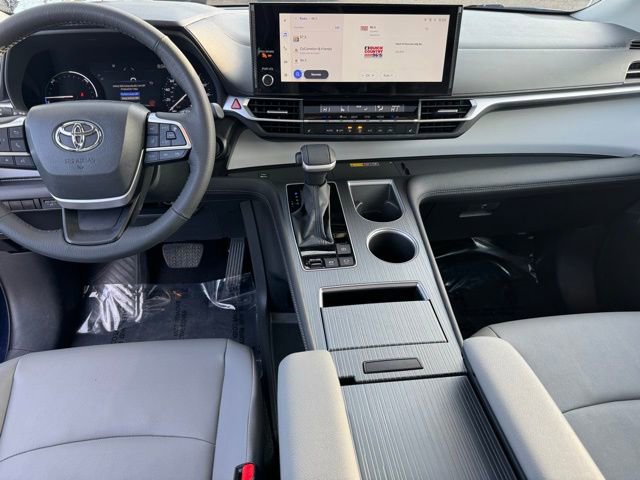 Certified 2025 Toyota Sienna XLE image 2