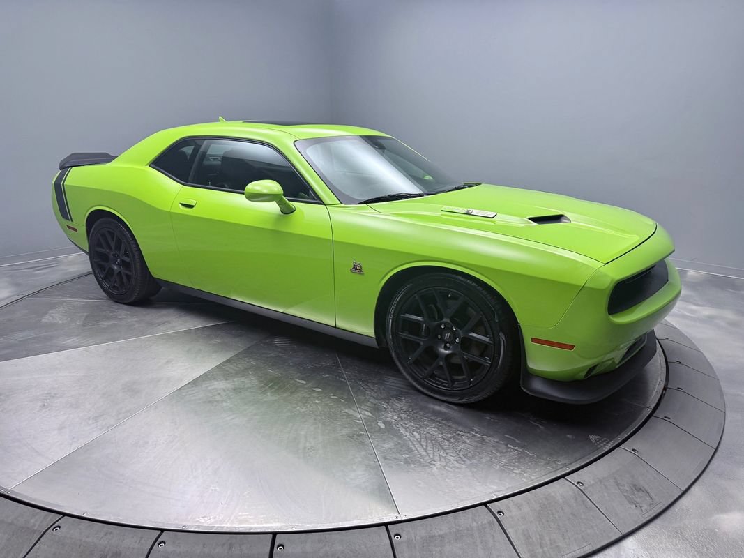 Used 2015 Dodge Challenger R/T Scat Pack w/ Scat Pack Appearance Package RWD image 3
