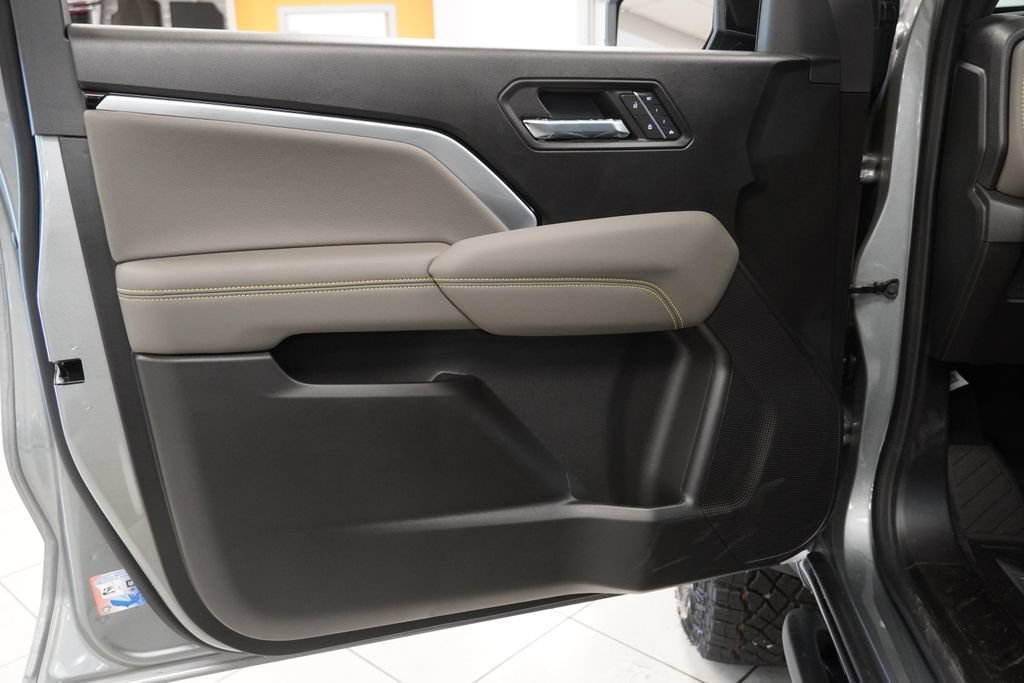New 2026 Chevrolet Colorado ZR2 w/ Technology Package AWD/4WD image 17