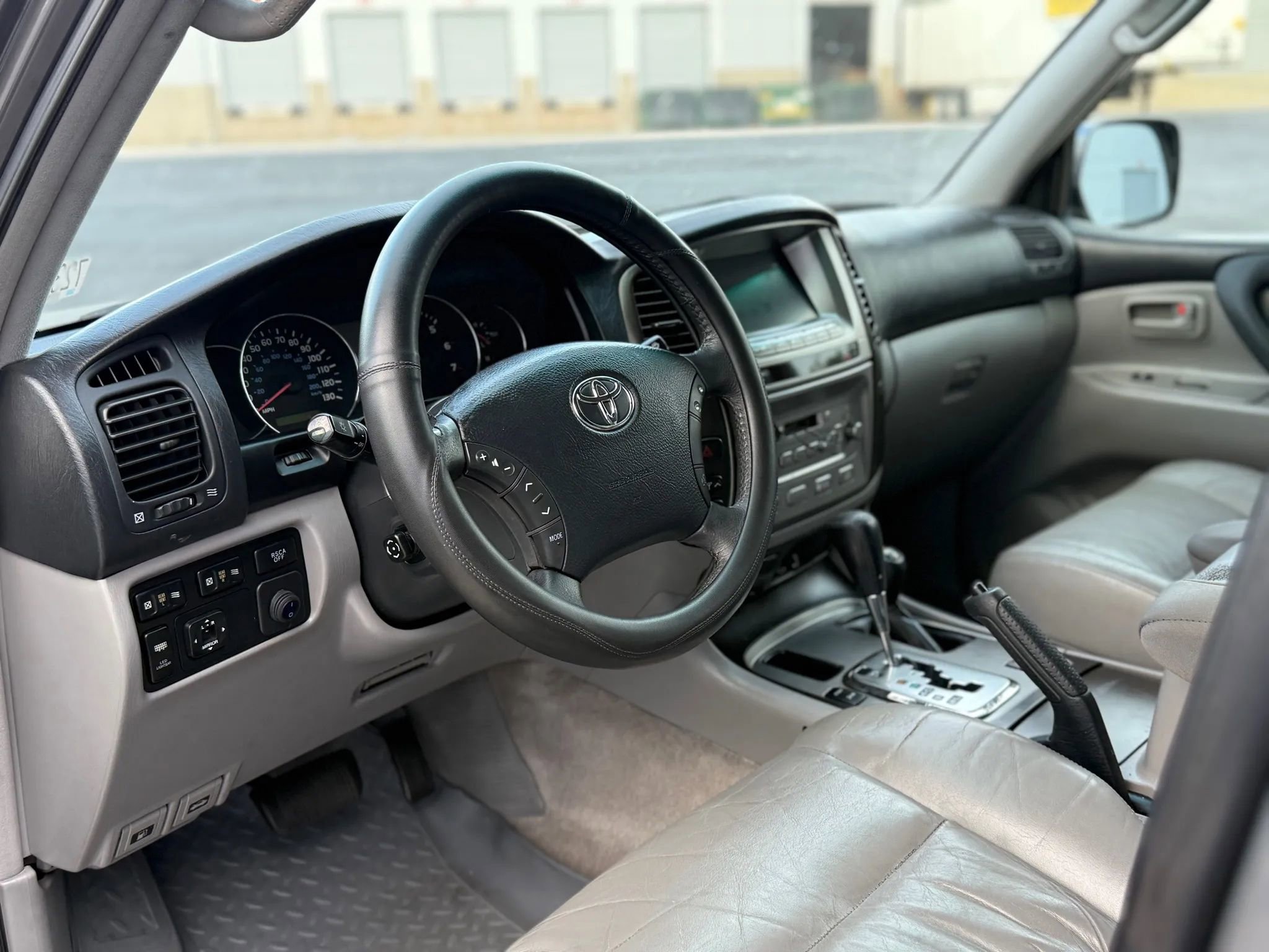 Used 2004 Toyota Land Cruiser image 21