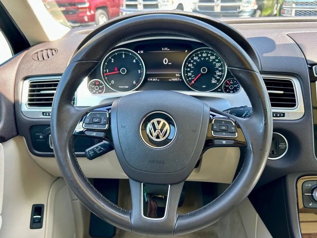 Used 2016 Volkswagen Touareg TDI AWD/4WD image 20