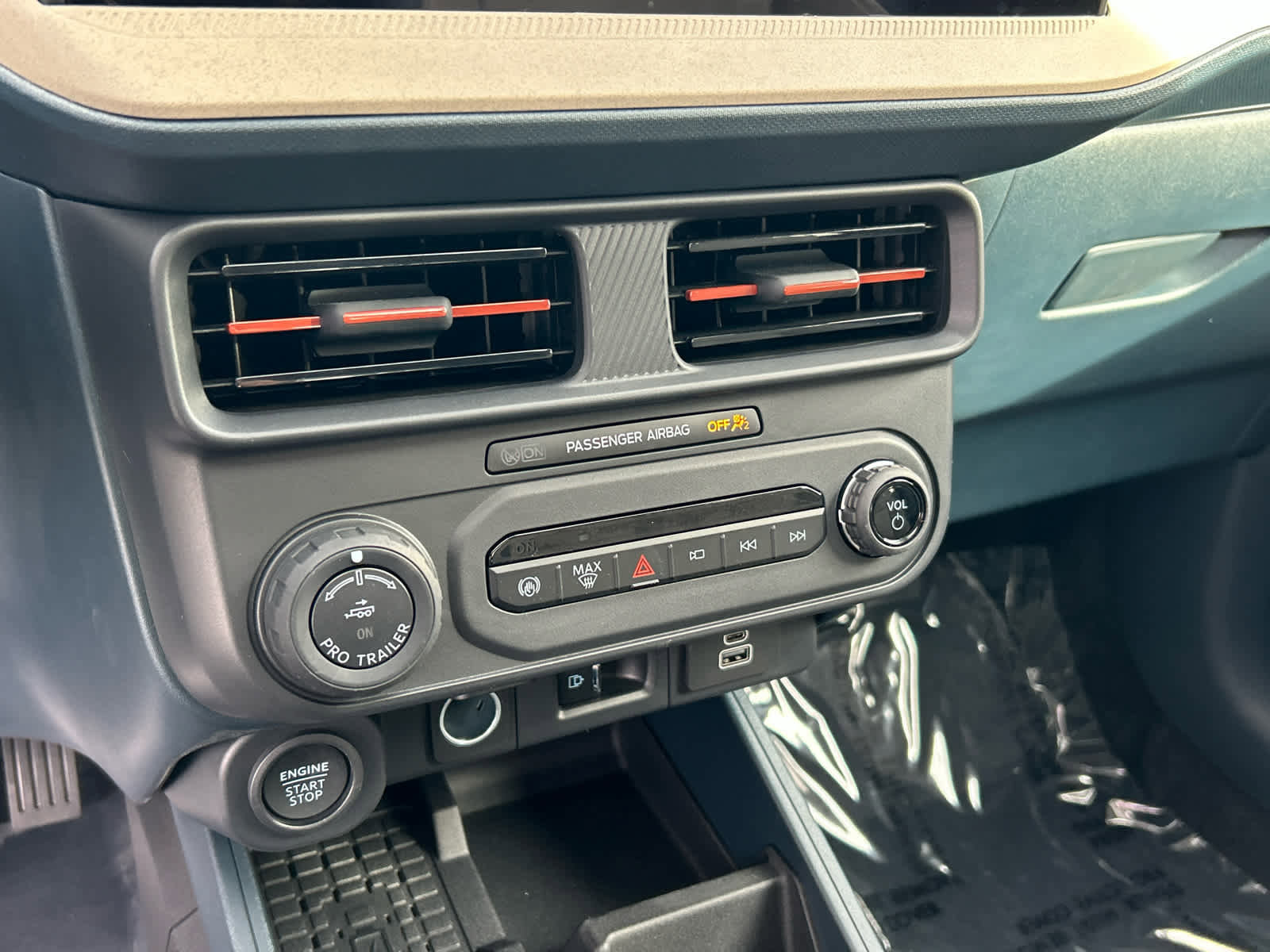 New 2025 Ford Maverick Lariat w/ 4K Tow Package image 42