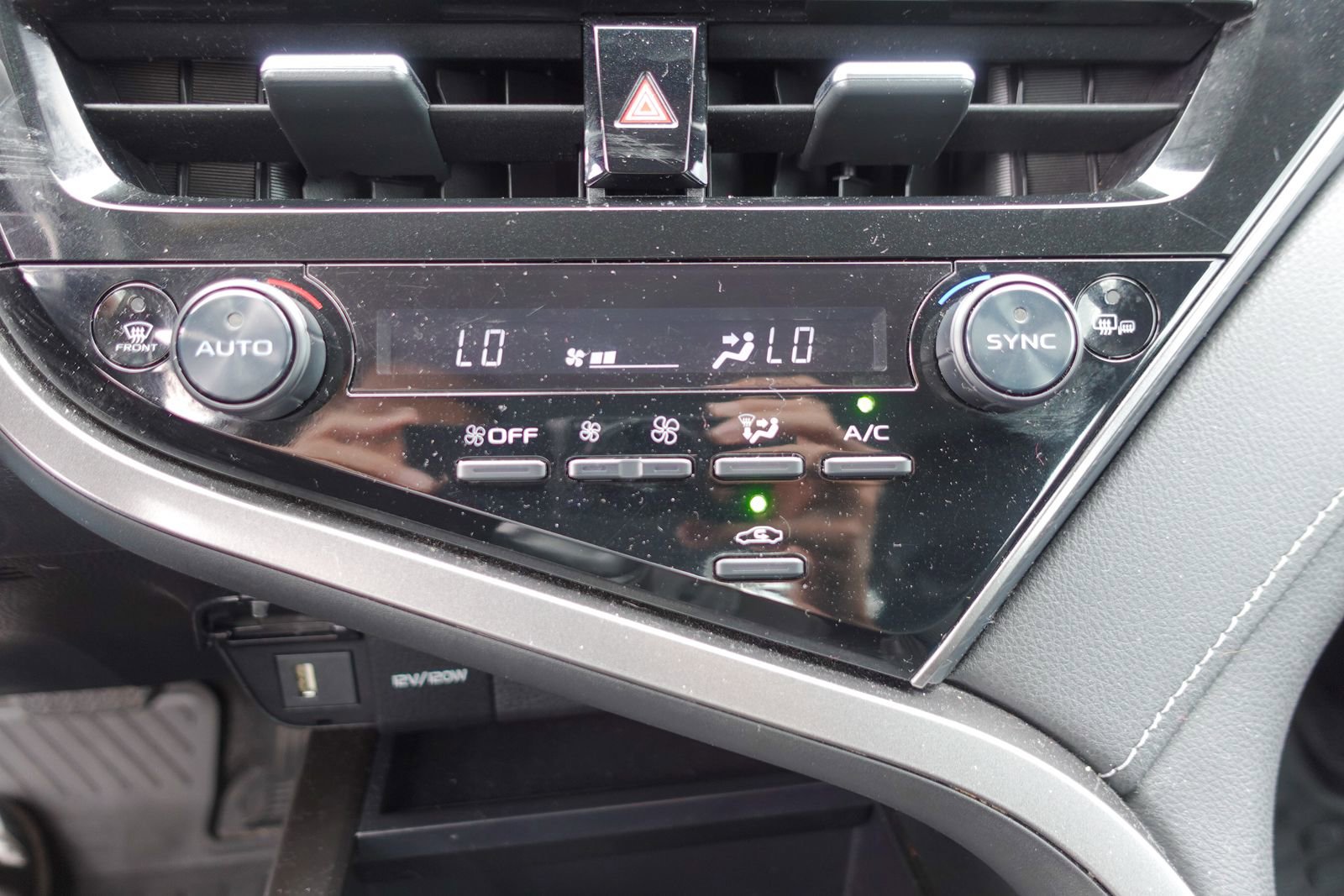 Used 2022 Toyota Camry SE FWD image 23