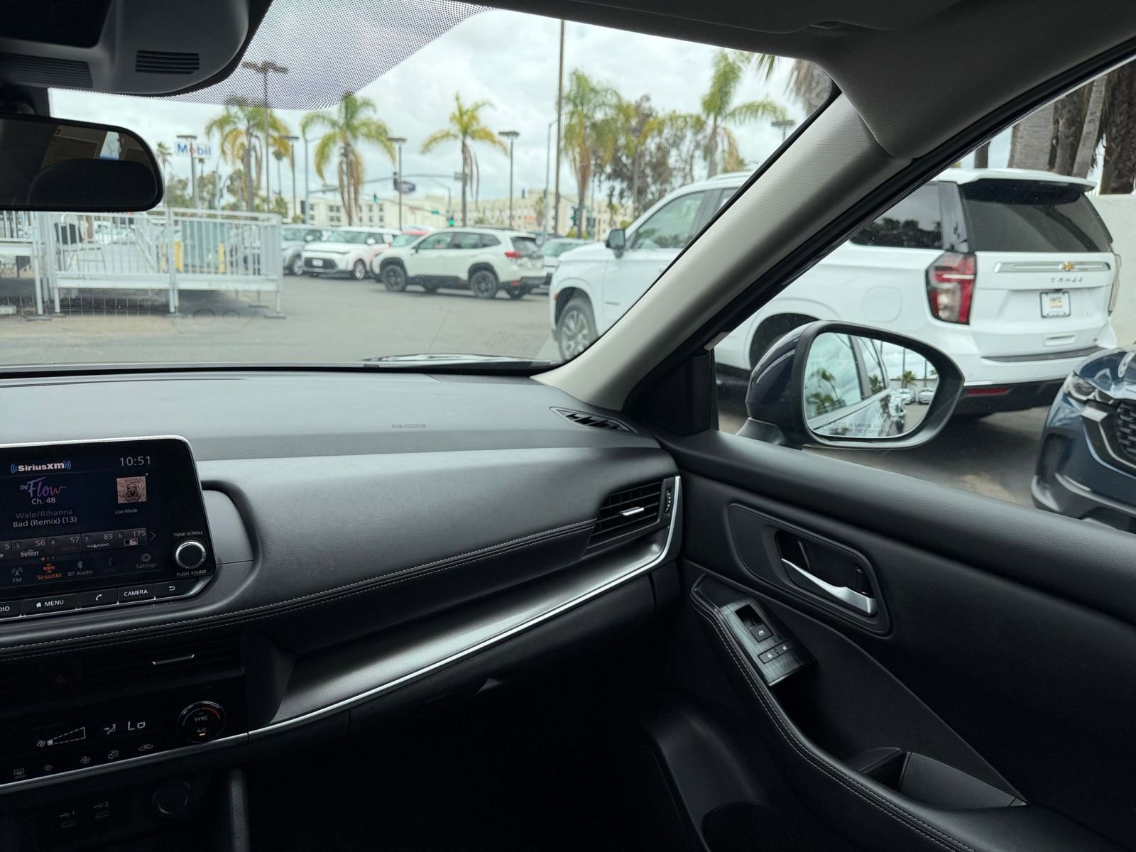 Used 2025 Nissan Rogue SV FWD image 37