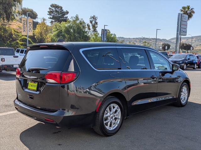 Certified 2023 Chrysler Voyager LX FWD image 7
