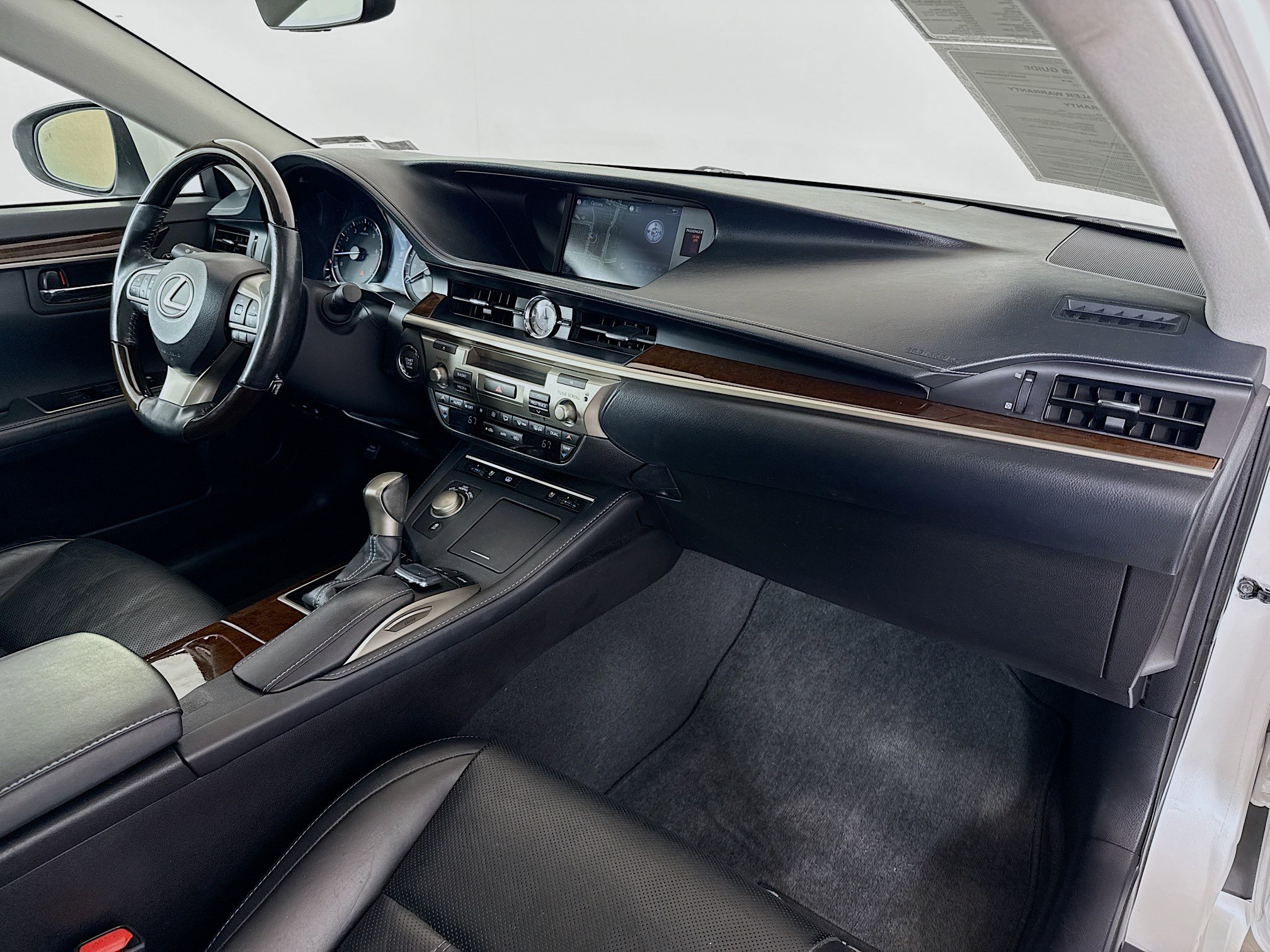 Used 2016 Lexus ES 350 w/ Luxury Package w/Wood Trim FWD image 28
