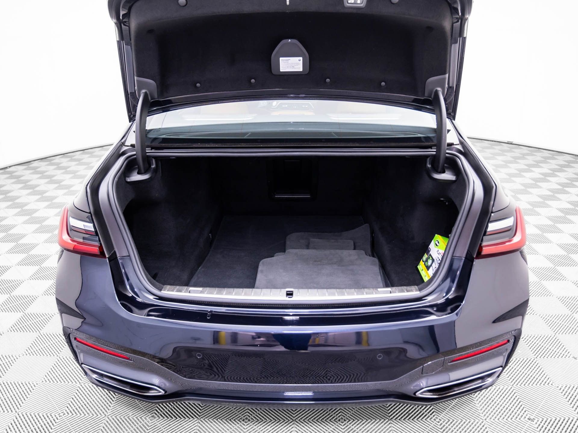 Certified 2022 BMW 750i xDrive w/ Executive Package image 29