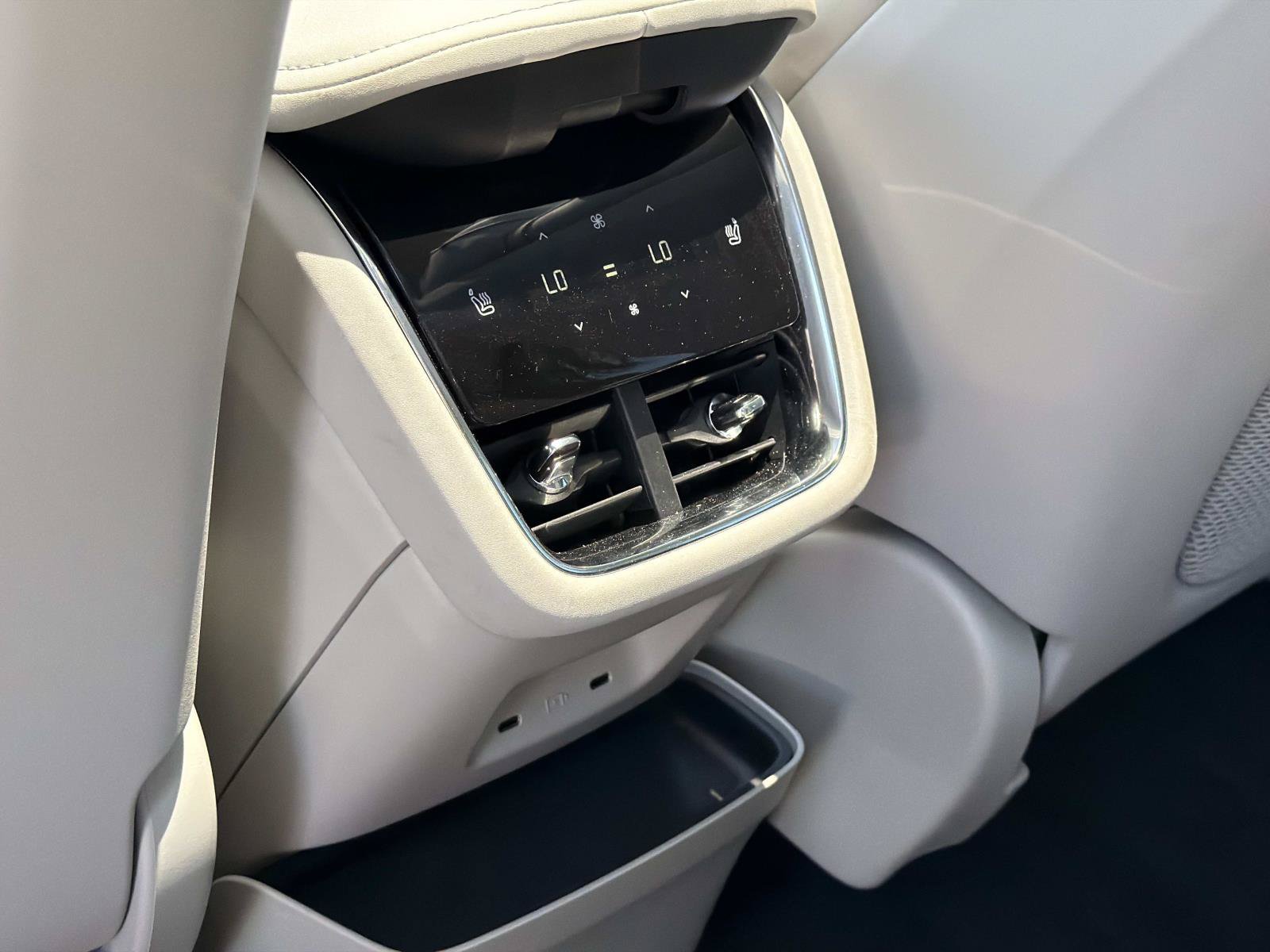 Certified 2025 Volvo EX90 Plus AWD/4WD image 22