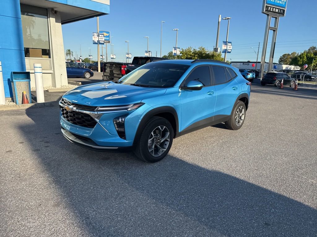 Used 2026 Chevrolet Trax LT image 2