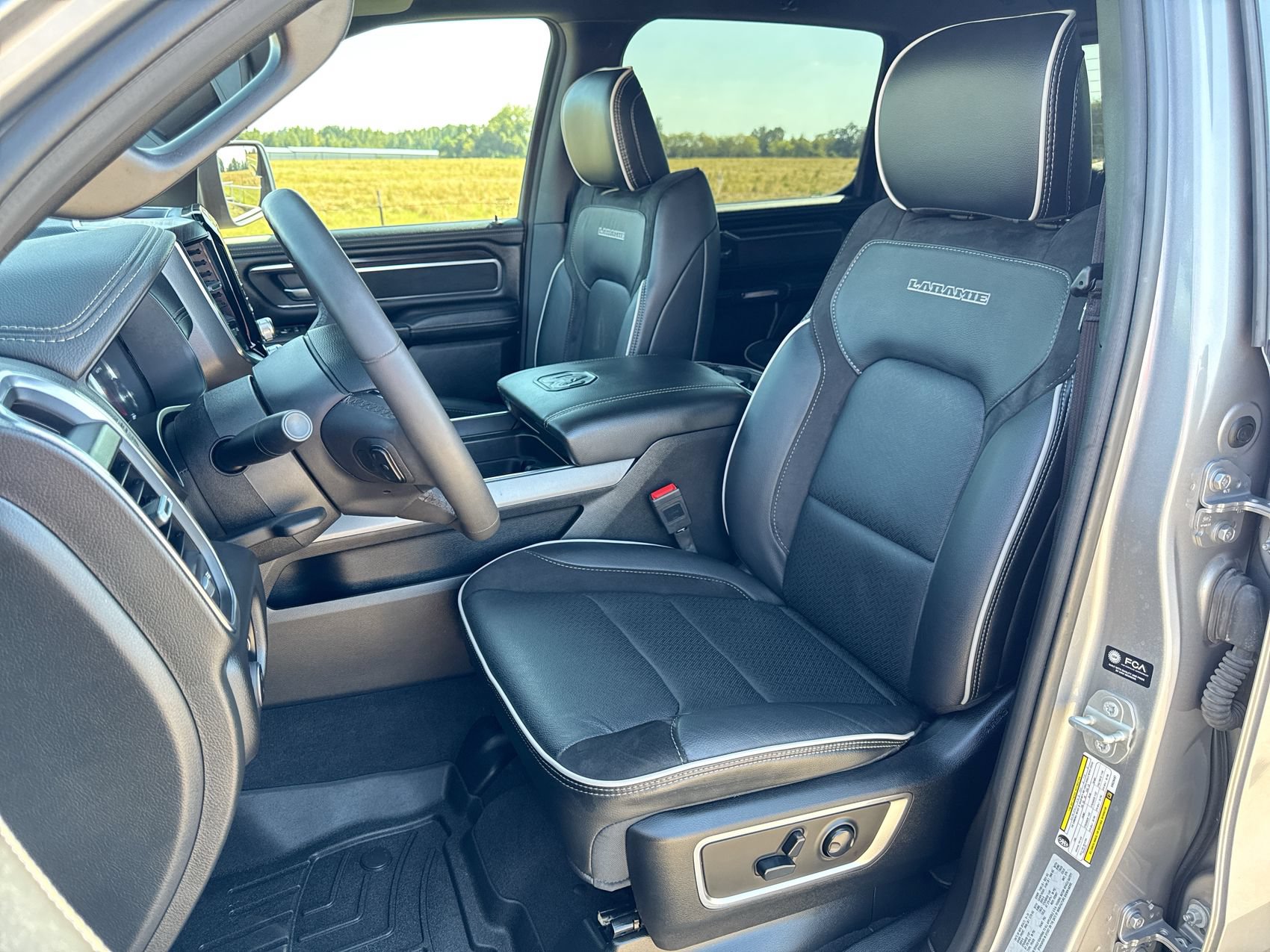 Used 2025 RAM 1500 Laramie w/ Sport Appearance Package AWD/4WD image 11