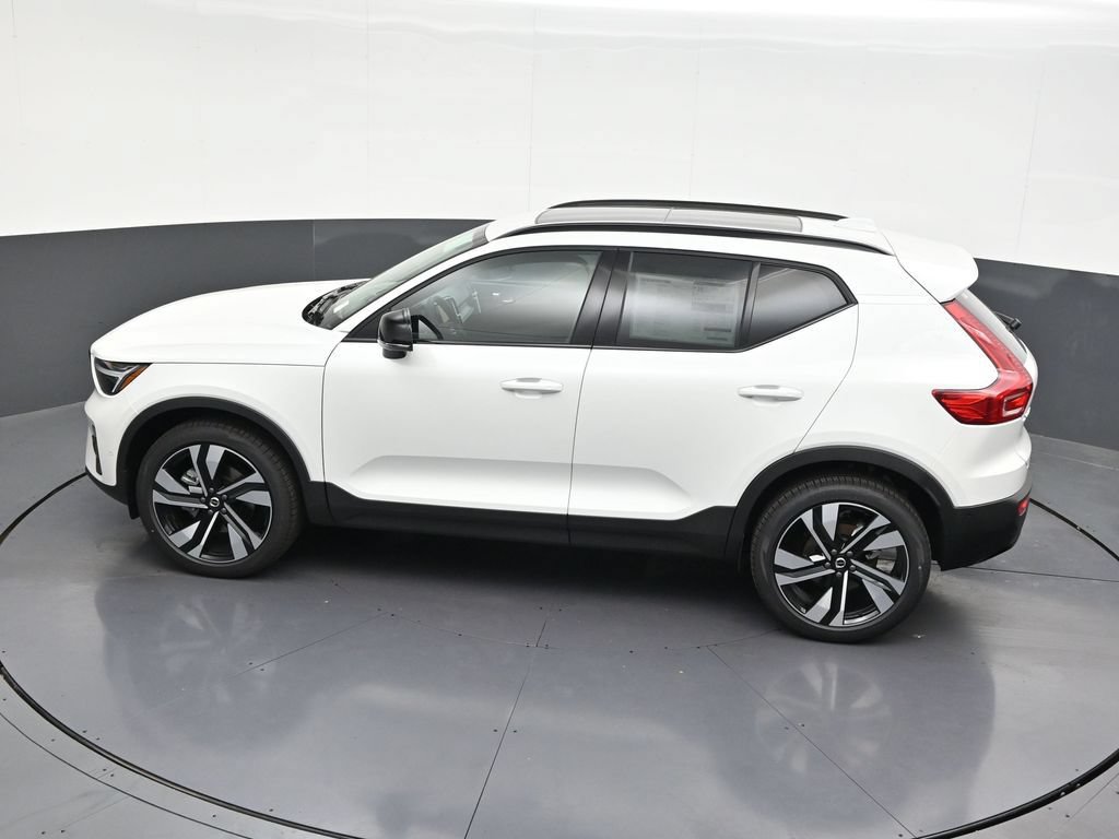 New 2026 Volvo XC40 B5 Plus w/ Climate Package AWD/4WD image 10