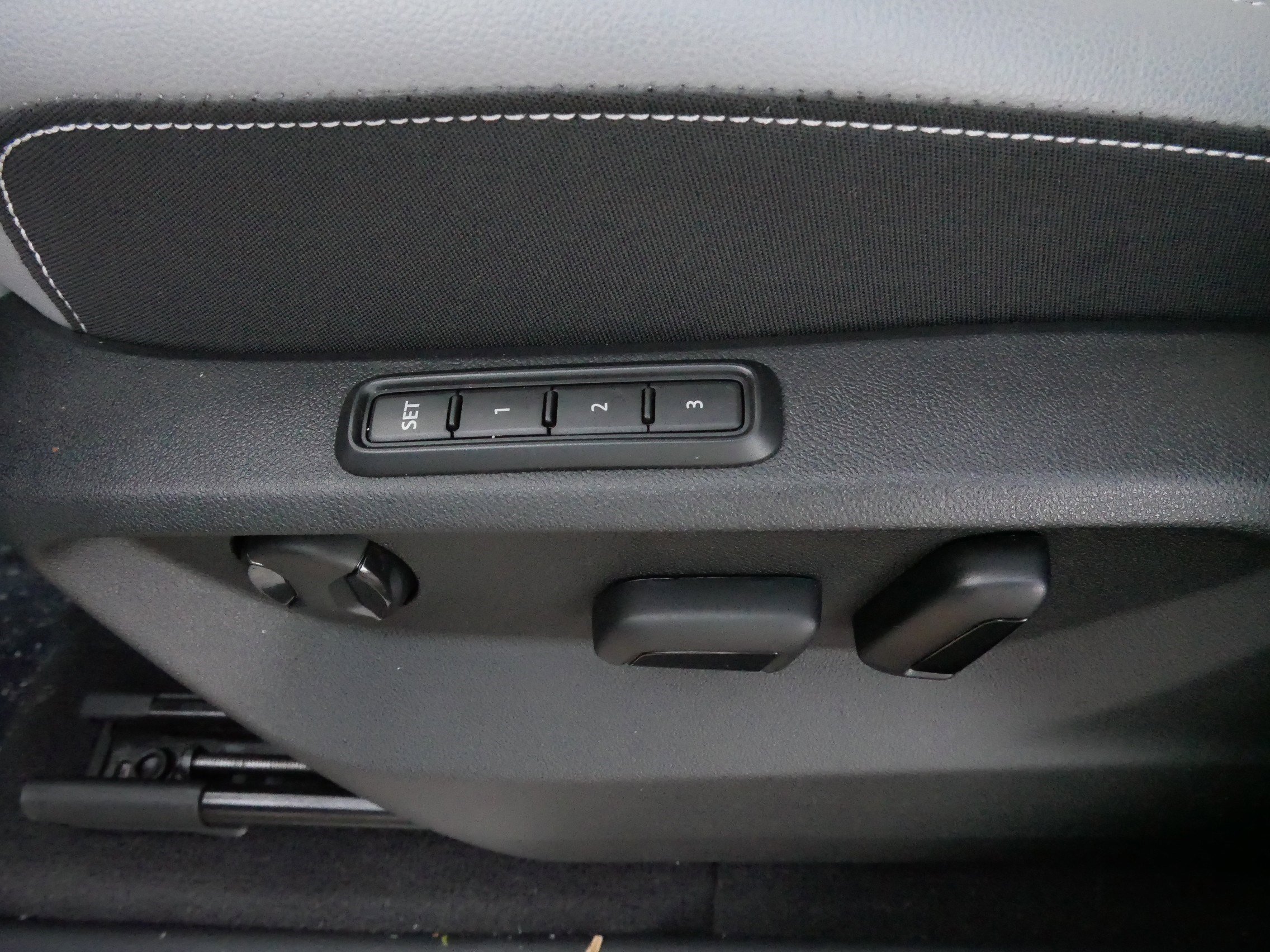 Used 2024 Volkswagen Atlas Cross Sport SEL R-Line image 20