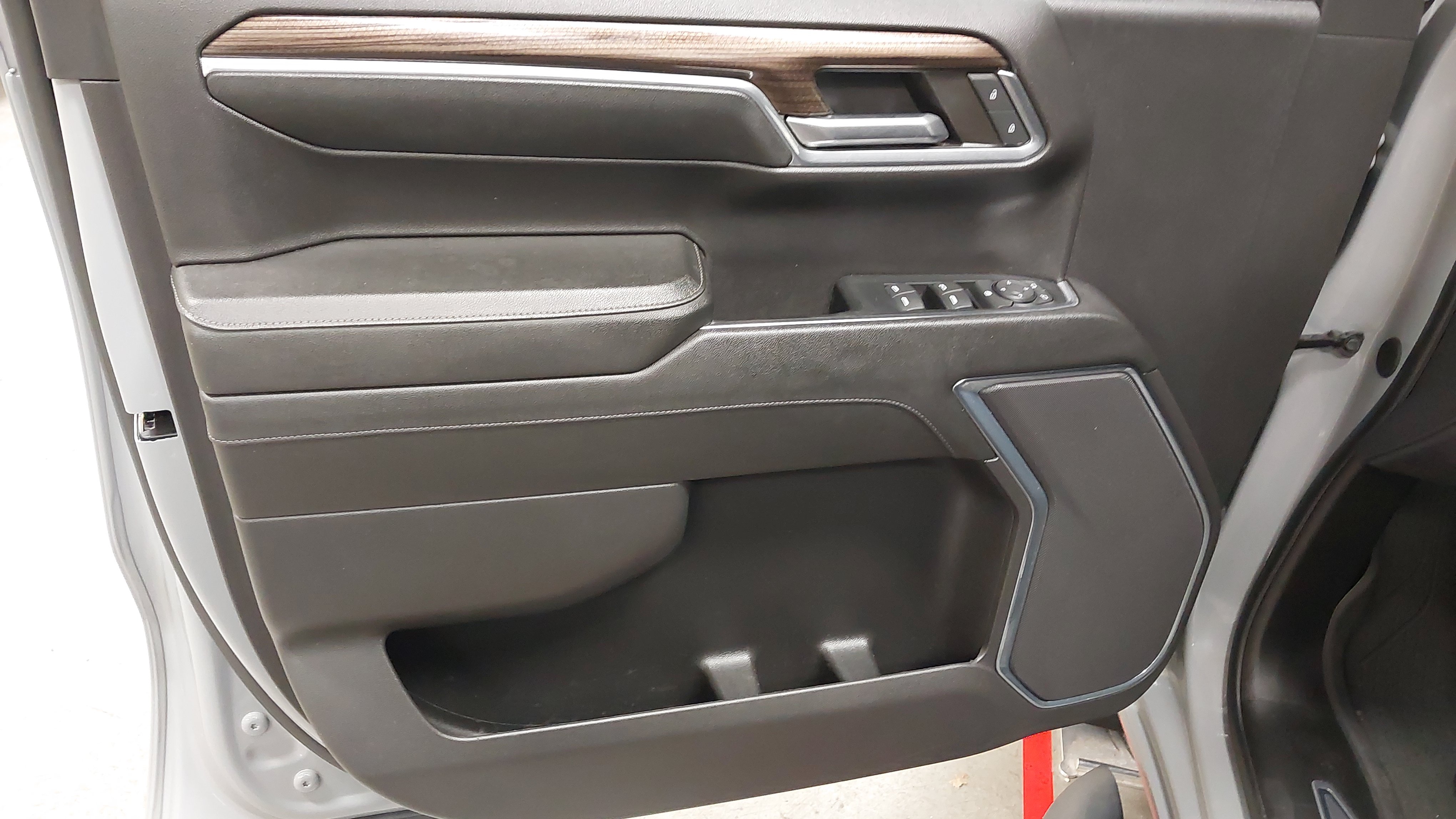 Used 2024 Chevrolet Silverado 1500 LT AWD/4WD image 24