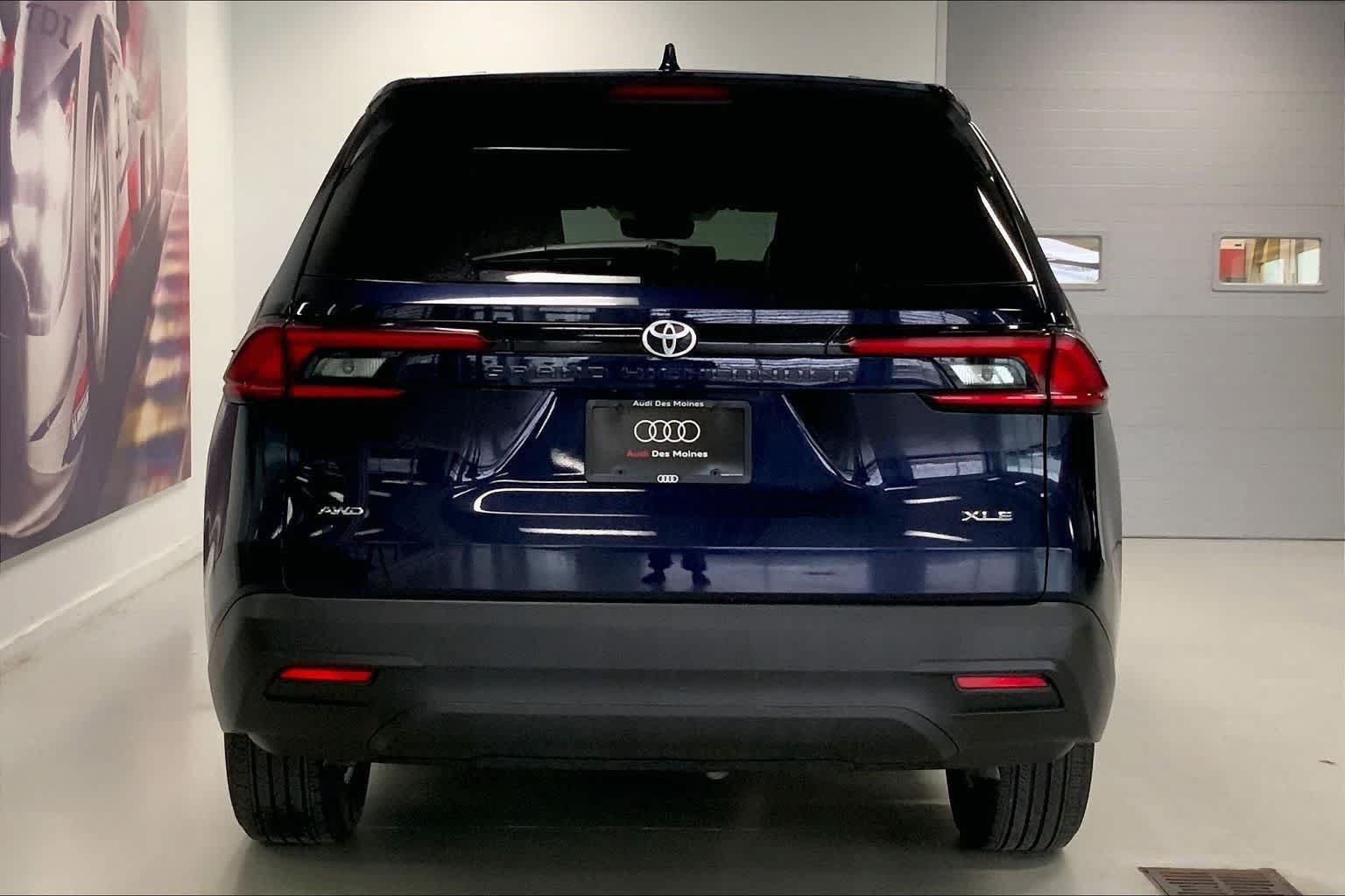 Used 2025 Toyota Grand Highlander AWD image 5