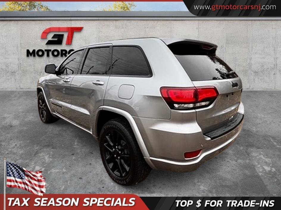 Used 2018 Jeep Grand Cherokee Altitude RWD image 3
