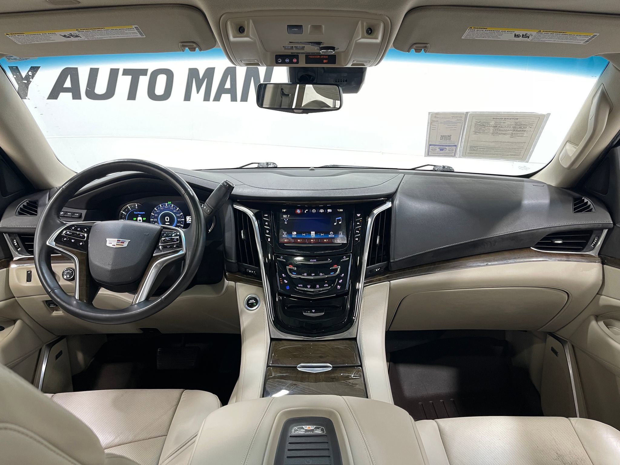 Used 2018 Cadillac Escalade ESV Premium Luxury AWD/4WD image 19