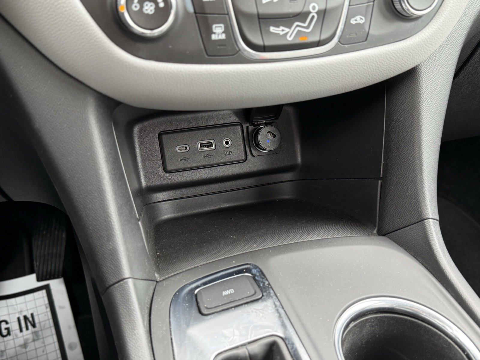 Used 2022 Chevrolet Equinox LS image 29