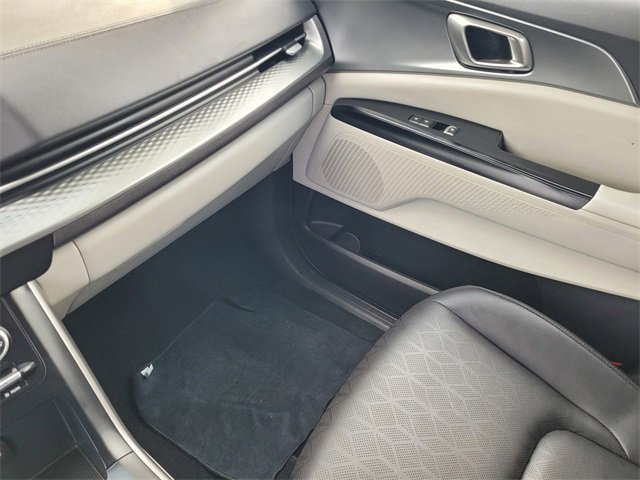 Used 2024 Kia Carnival LX image 10