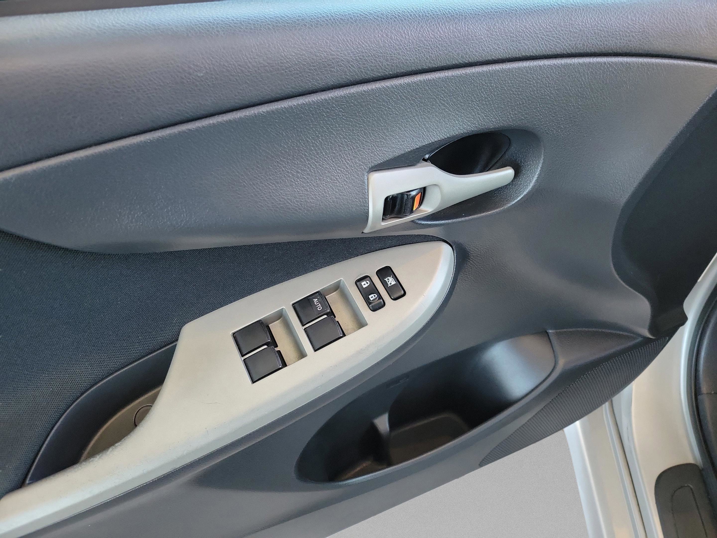 Used 2013 Toyota Corolla S image 27