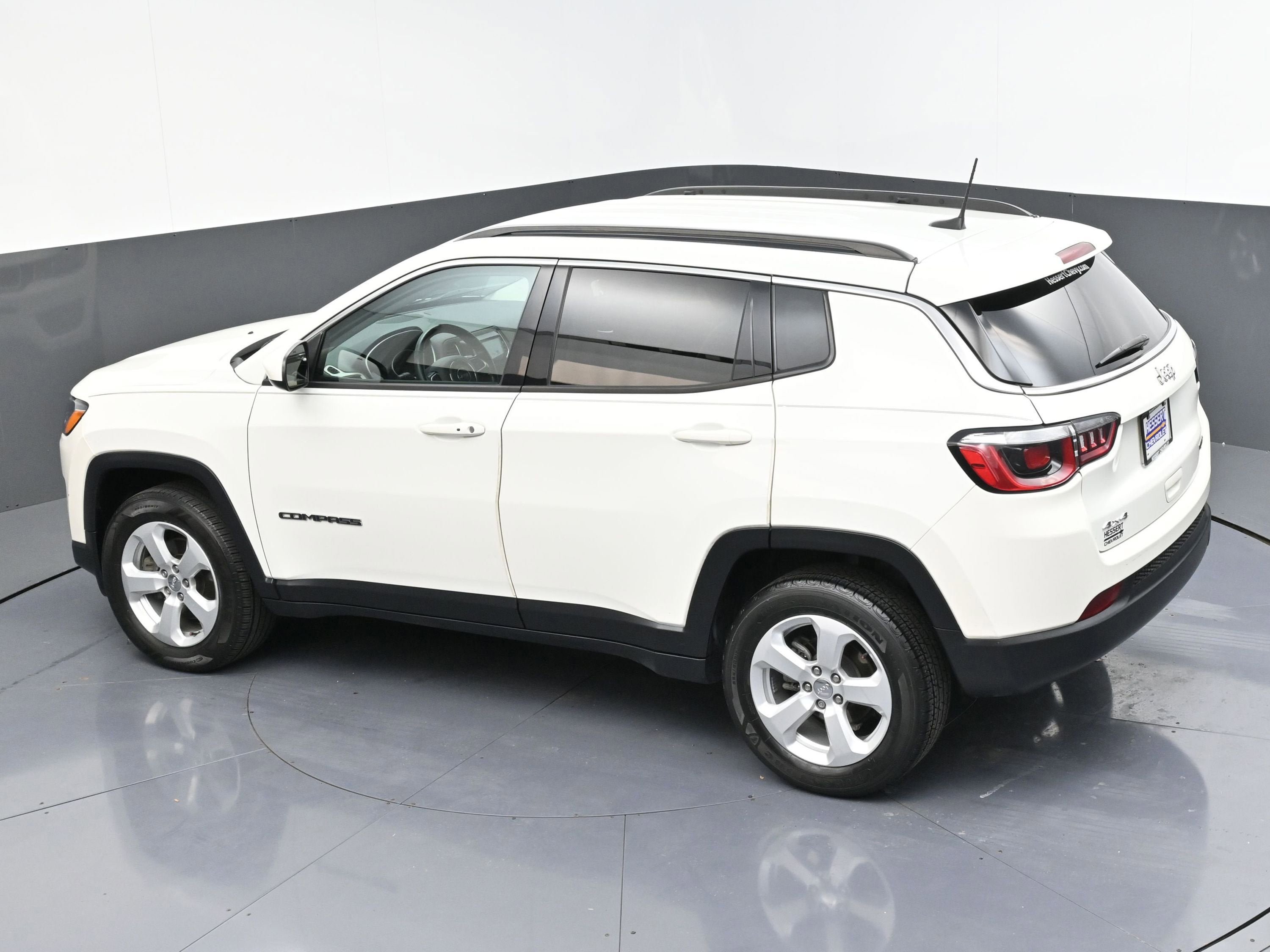 Used 2020 Jeep Compass Latitude w/ Cold Weather Group AWD/4WD image 46