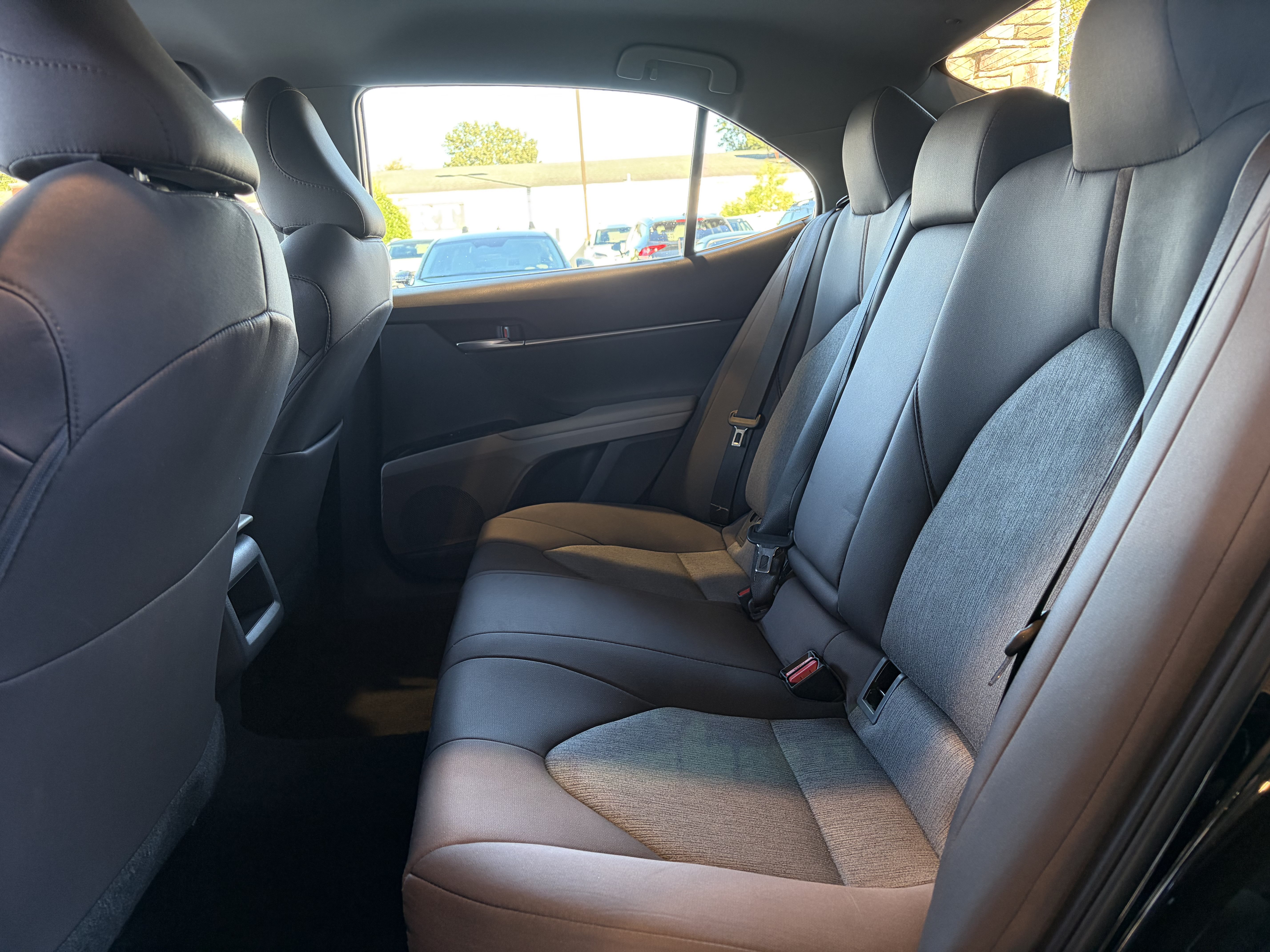 Used 2018 Toyota Camry LE FWD image 21