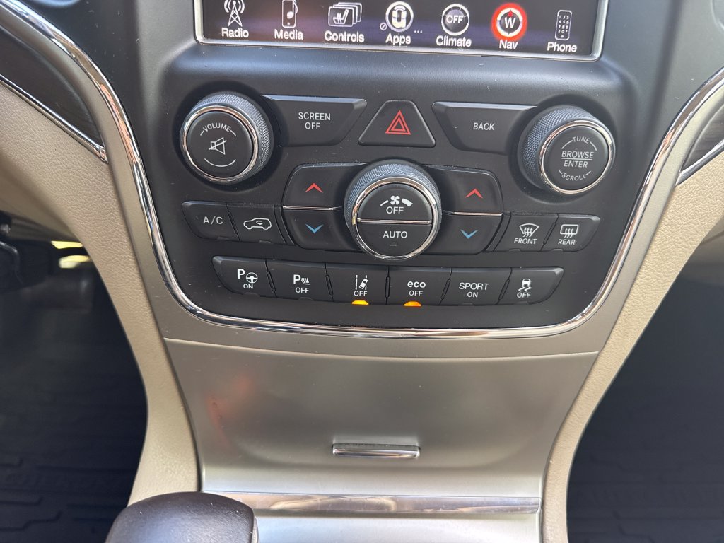 Used 2017 Jeep Grand Cherokee Overland w/ Jeep Active Safety Group AWD/4WD image 21