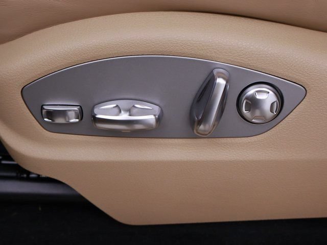 Used 2024 Porsche Macan AWD/4WD image 27