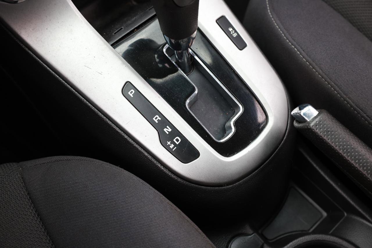 Used 2015 Chevrolet Cruze LT FWD image 34