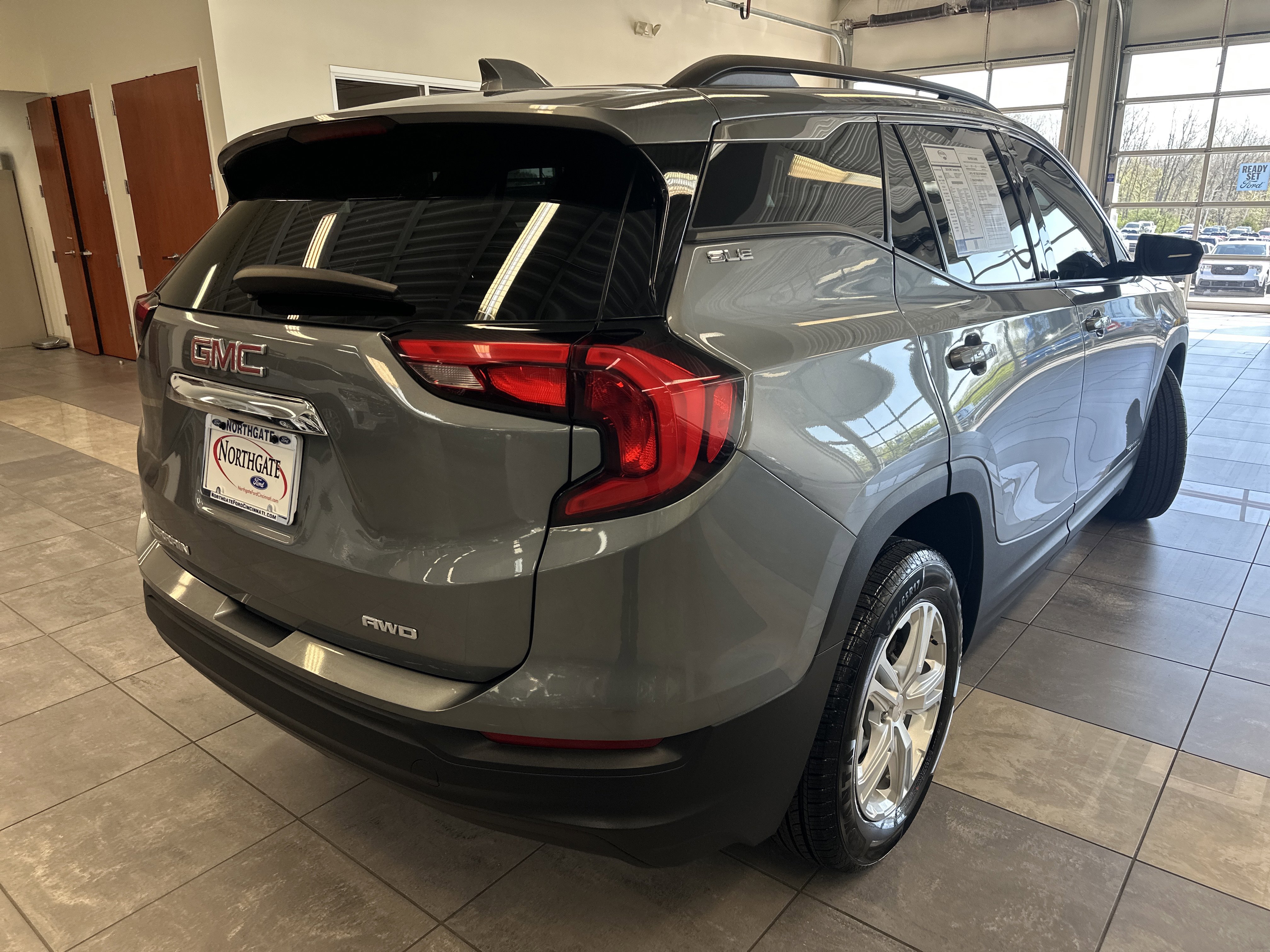 Used 2019 GMC Terrain SLE w/ Driver Convenience Package image 13
